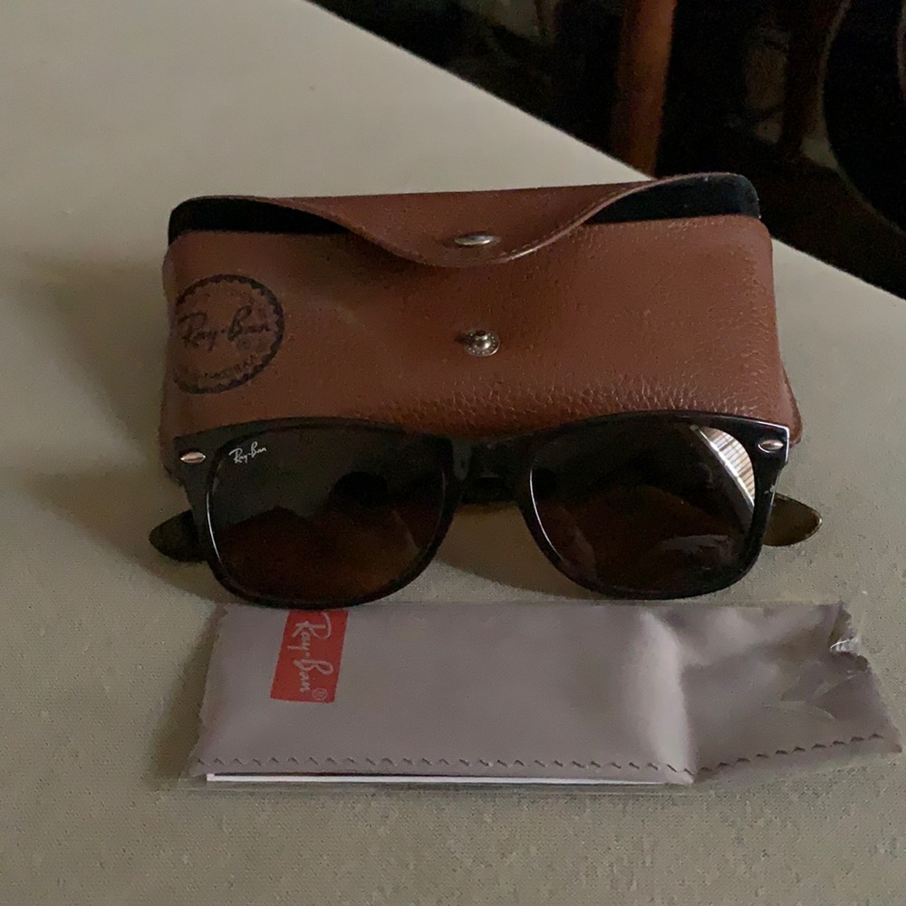 Ray Ban New Wayfarer Tortoise/Brown lens 52mm